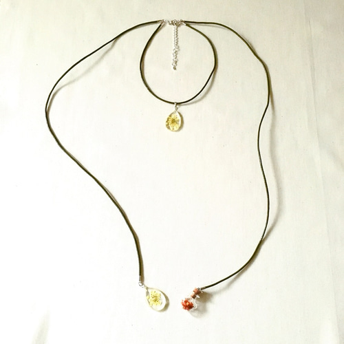 一点物☆お花の雫型レジンと星型小瓶の革紐チョーカー2連