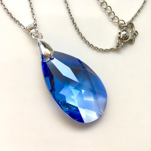 オーダー受注☆スワロフスキー☆38mmドロップのネックレス☆ミディアム