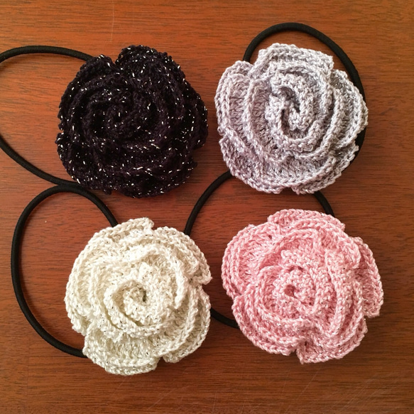銀ラメ入り薔薇の大輪ヘアーゴム☆2個セット☆レース編み用の毛糸☆ピンク×グレーのみ 4枚目の画像