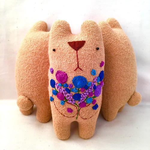 オーダー 花瓶を持った小さな木彫りのクマさん （受注制作 /1~2