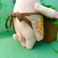 オーダー製作 ☆のほほん シリーズ☆ブタさんの縫いぐるみ☆イエローのお花のエプロン 8枚目の画像