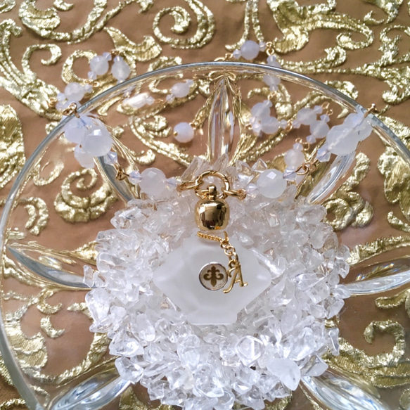 PARFUM No.1☆スキフロストの香水瓶のネックレス☆白瑪瑙・スワロフスキー ビーズ ホワイトオパール 4枚目の画像