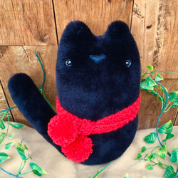 オーダー製作 ☆ふわもこシンプルデカイ縫いぐるみ☆ぬぼ〜っとした黒猫さん☆高さ30cm☆マフラー付き 3枚目の画像