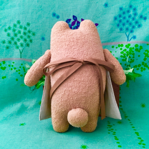 オーダー製作☆のほほんシリーズ☆大きな花束のエプロンをつけたクマ