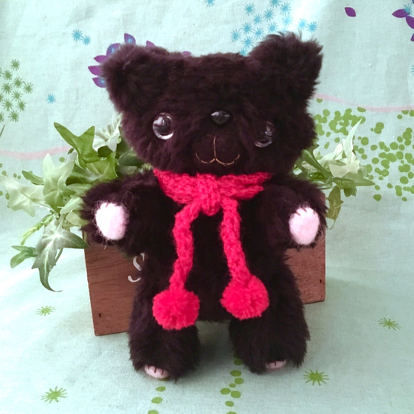 オーダー製作☆クマさん似のフワモコ黒猫さんの縫いぐるみ☆赤いマフラー付き 7枚目の画像