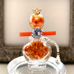 かすみ草とスワロフスキーの香水瓶の置物☆キャメルオレンジ 1枚目の画像