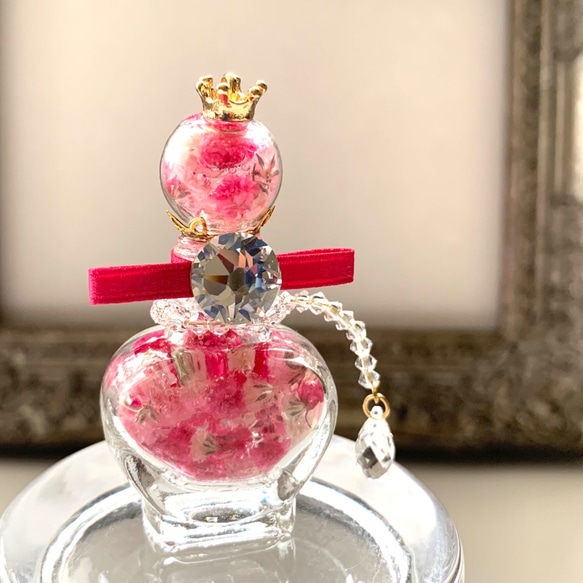 かすみ草とスワロフスキーの香水瓶の置物☆ミックスピンク 2枚目の画像