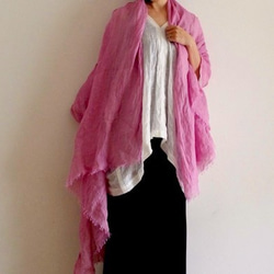 コチニール染め　薄手リネンのストール＜raspberry＞ 1枚目の画像