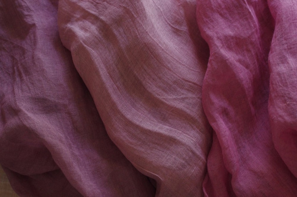 コチニール染め　薄手リネンのストール＜raspberry＞ 5枚目の画像