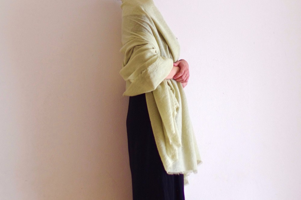 草木染め　大判ウールリネンのストール　＜ Autumn leaves- 蓬　＞