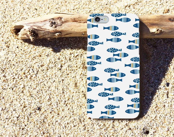 おさかな★iPhone&Android★ WHITE FISH （ホワイトXネイビー） スマホケース 1枚目の画像
