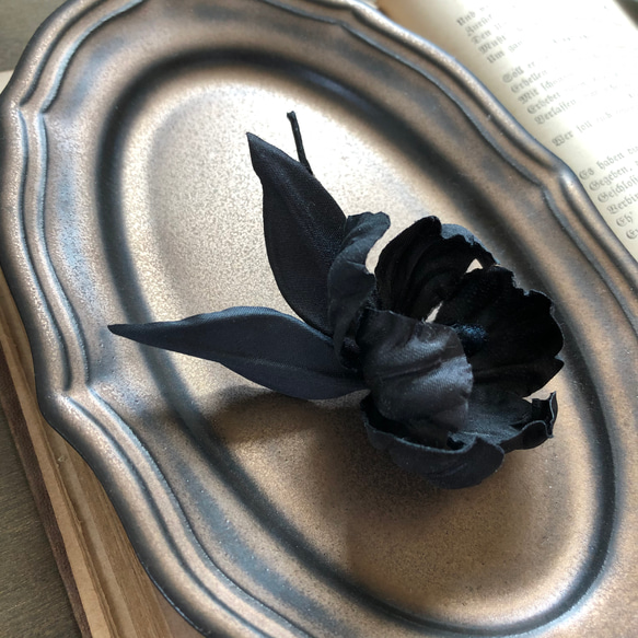 Archaeanthus brooch【Black】 5枚目の画像