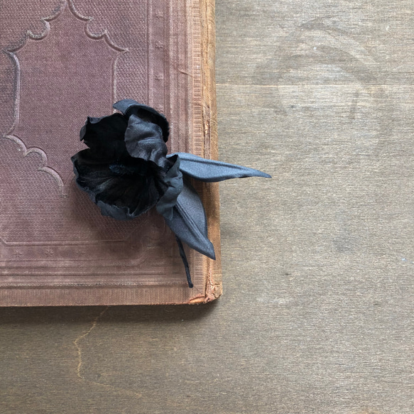 Archaeanthus brooch【Black】 6枚目の画像
