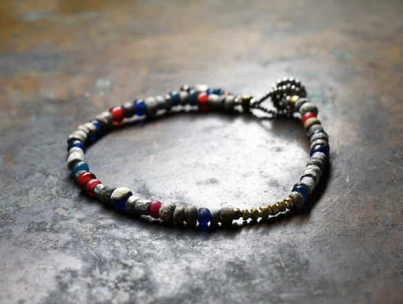 銀化出土ビーズと金赤ホワイトハーツ、ブルーアンティークビーズ