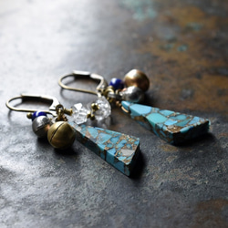 藍色銅綠松石和兩種類型的鈴鐺、herkimer 鑽石、青金石耳環 第2張的照片