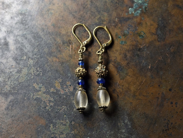 古董波西米亞珠子和深藍色珠子，民族黃銅不對稱耳環 第2張的照片