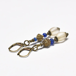 古董波西米亞珠子和深藍色珠子，民族黃銅不對稱耳環 第6張的照片