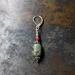 老西藏綠松石和金紅白心一隻耳環 第2張的照片