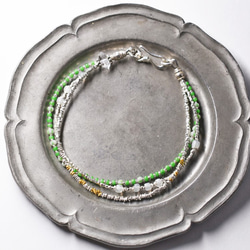 カレンシルバーと一粒ハーキマーダイヤモンド、ヴィンテージ＆アンティークビーズのかすみ草3連ブレス 2枚目の画像
