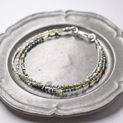 一粒ハーキマーダイヤモンドとインディゴブルービーズ、カレンシルバーの華奢な3連ブレス 1枚目の画像