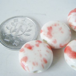 陶器製ビーズ　コイン　赤＊白　２個セット 2枚目の画像