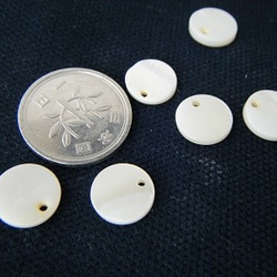 シェルパーツ　天然貝殻　白色　１ｃｍ　１０個入り 2枚目の画像