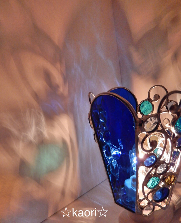 ステンドグラス アクアブルーのおやすみランプ 4枚目の画像