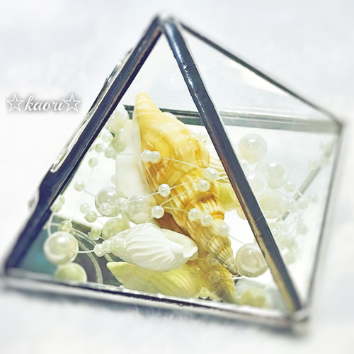 ステンドグラス「月とピラミッド」