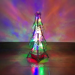 ステンドグラス レインボーカラーのクリスマスツリー 1枚目の画像