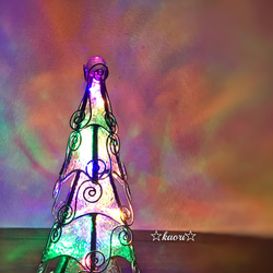 ステンドグラス レインボーカラーのクリスマスツリー 2枚目の画像