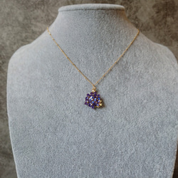 紫陽花の花束ネックレス(瑠璃色) 3枚目の画像