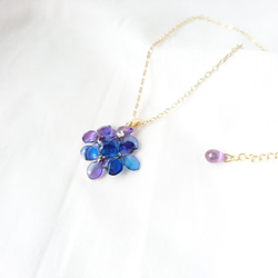 紫陽花のネックレス 「濃藤」 2枚目の画像