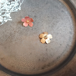 金桜のピアス イヤリング・ノンホール変更可 3枚目の画像