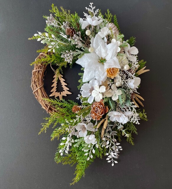 Poinsettia wreath 2枚目の画像