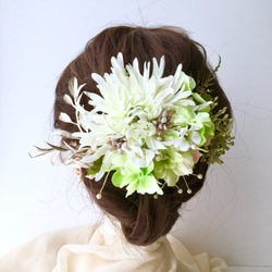 ご結婚式や成人式に マムと紫陽花の髪飾り 2枚目の画像