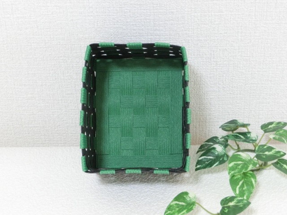 クラフトカゴ　黒色×緑色　人気の和柄　市松模様　小物入れ　インテリアにも 3枚目の画像