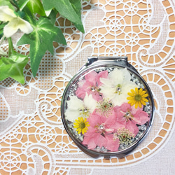 ピンクベース・千鳥草の押し花コンパクトミラー 2枚目の画像