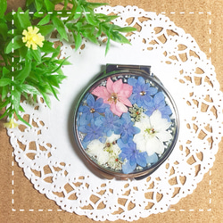 【5度目の再販*】紫陽花と千鳥草の鮮やかな押し花コンパクトミラー ❁母の日おすすめアイテム❁ 2枚目の画像