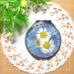 紫陽花とノースポールの押し花コンパクトミラー ❁母の日おすすめアイテム❁ 2枚目の画像