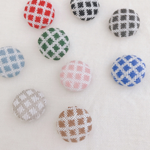 再＊ 色①〜⑨ くるみボタンorピンブローチ〈かちゃらず〉1.8cm その他 