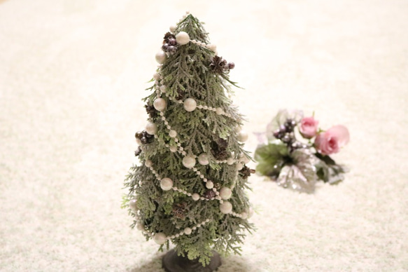 シルバーグリーンでちょっと大人っぽく♪クリスマスツリー 2枚目の画像