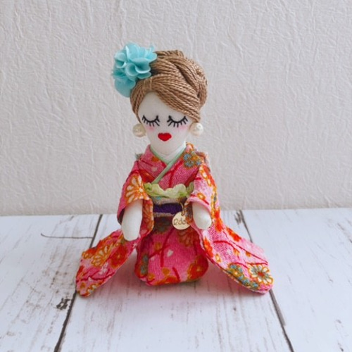 手作り人形　振り袖の女の子 手作り人形 振り袖の女の子
