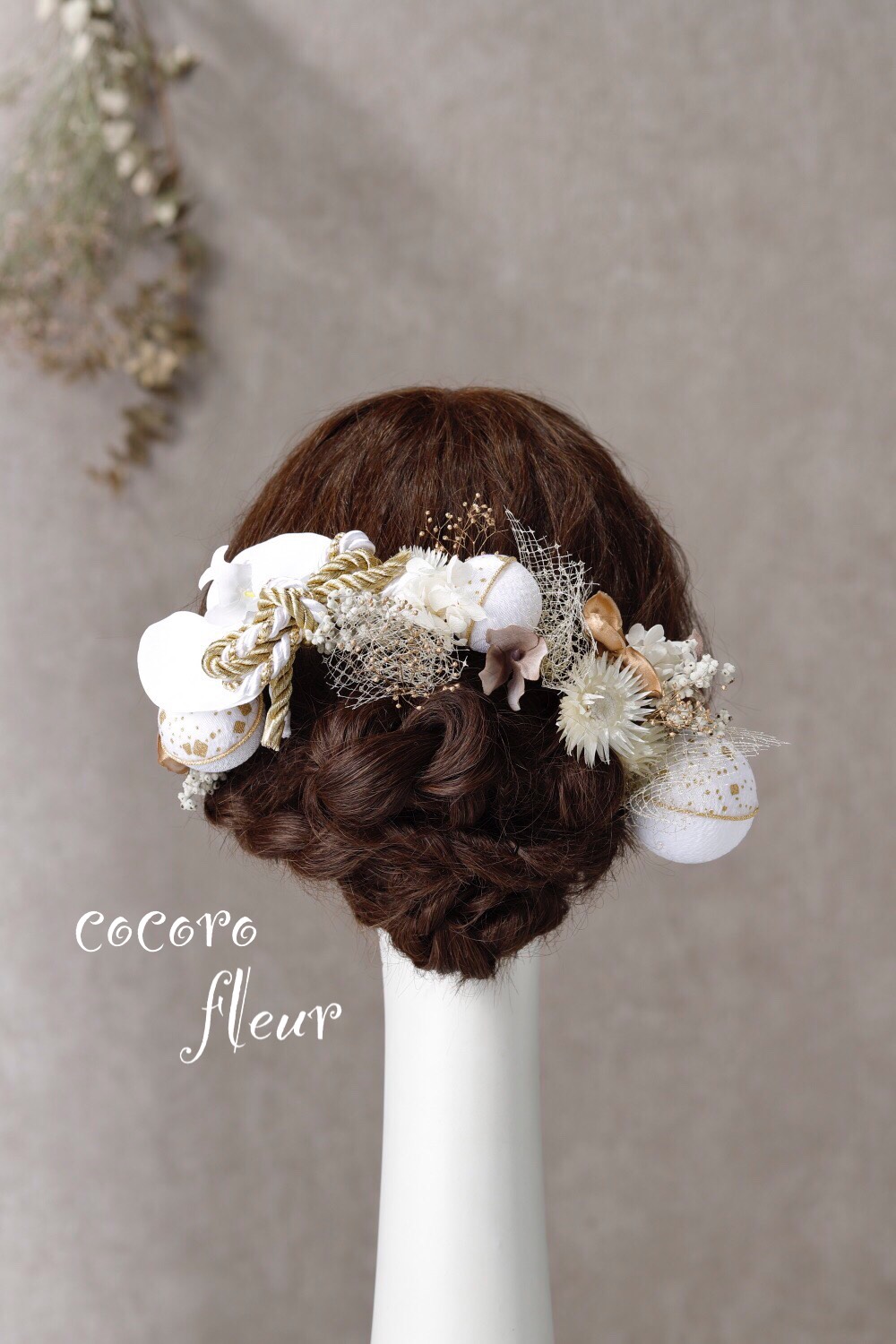 清楚で凛とした胡蝶蘭髪飾り　成人式　ヘアパーツ　ブライダル　ドライフラワーフラワー　髪飾り　ビジュー