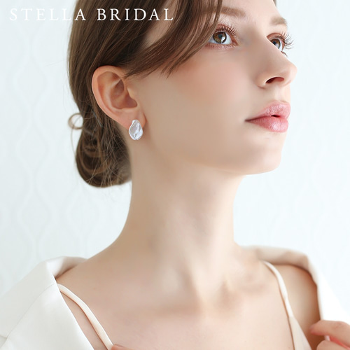 パール付きスタッドピアス Stella Bridal＊選べるパール＊ペタルバロックパールのスタッドピアス