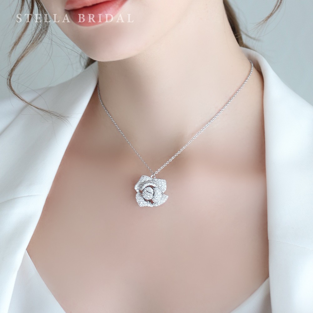 Stella Bridal＊キュービックジルコニア 3Dローズチャームとサージカルステンレスチェーンのネックレス
