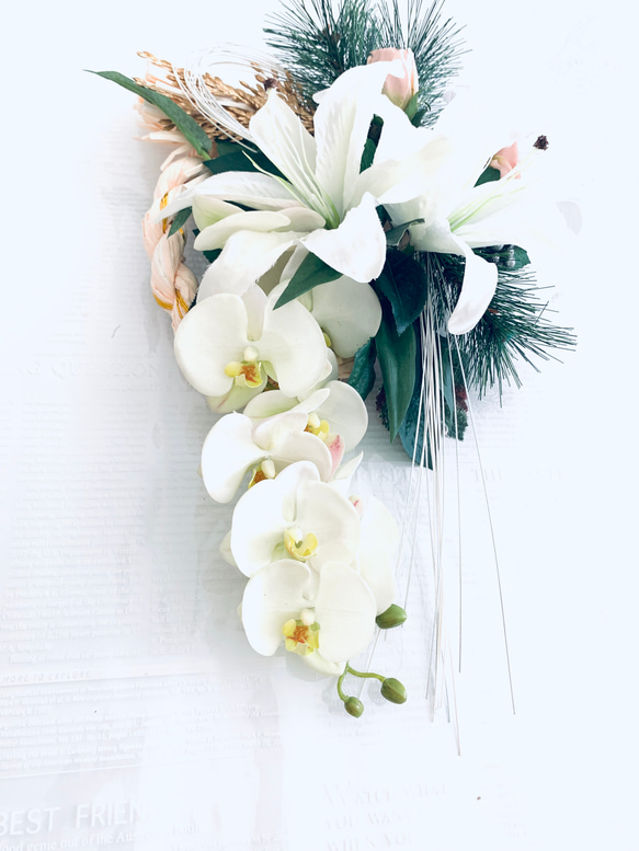 『早割お正月2021』豪華なカサブランカと胡蝶蘭と薔薇のお正月しめ飾り 2枚目の画像