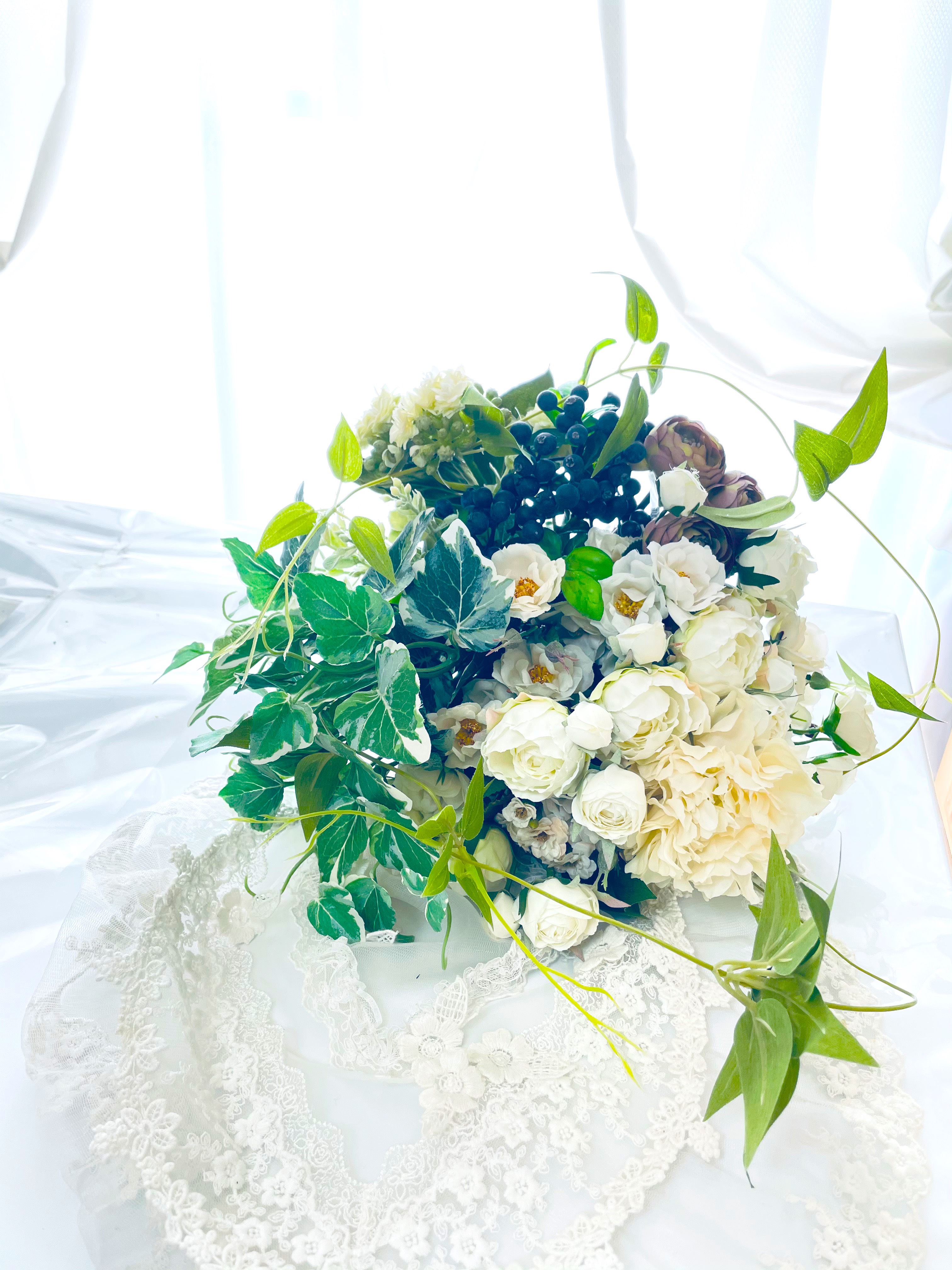 送料無料＊永遠に咲くアーティフィシャルフラワーブーケ＊ブートニアのセット＊スワッグ2way