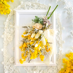 可愛い黄色の春ミモザとかすみ草ナチュラルスワッグ スワッグ iko 通販