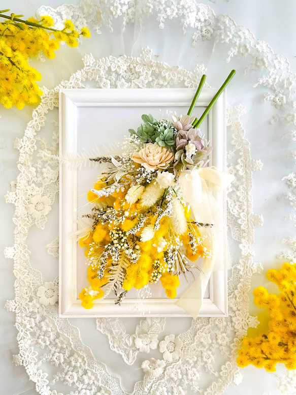 可愛い黄色の春ミモザとかすみ草ナチュラルスワッグ スワッグ iko 通販