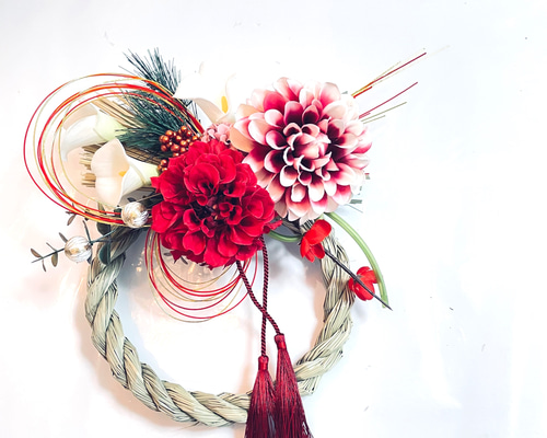 お正月＊松と美しい紅白ダリア、カラーで祝う新年のしめ縄飾り しめ縄